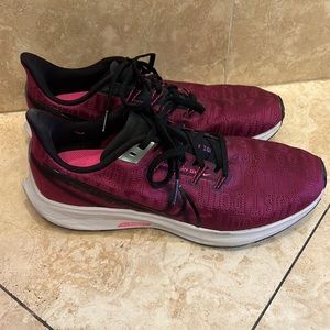 Nike Zoom Pegasus size 9